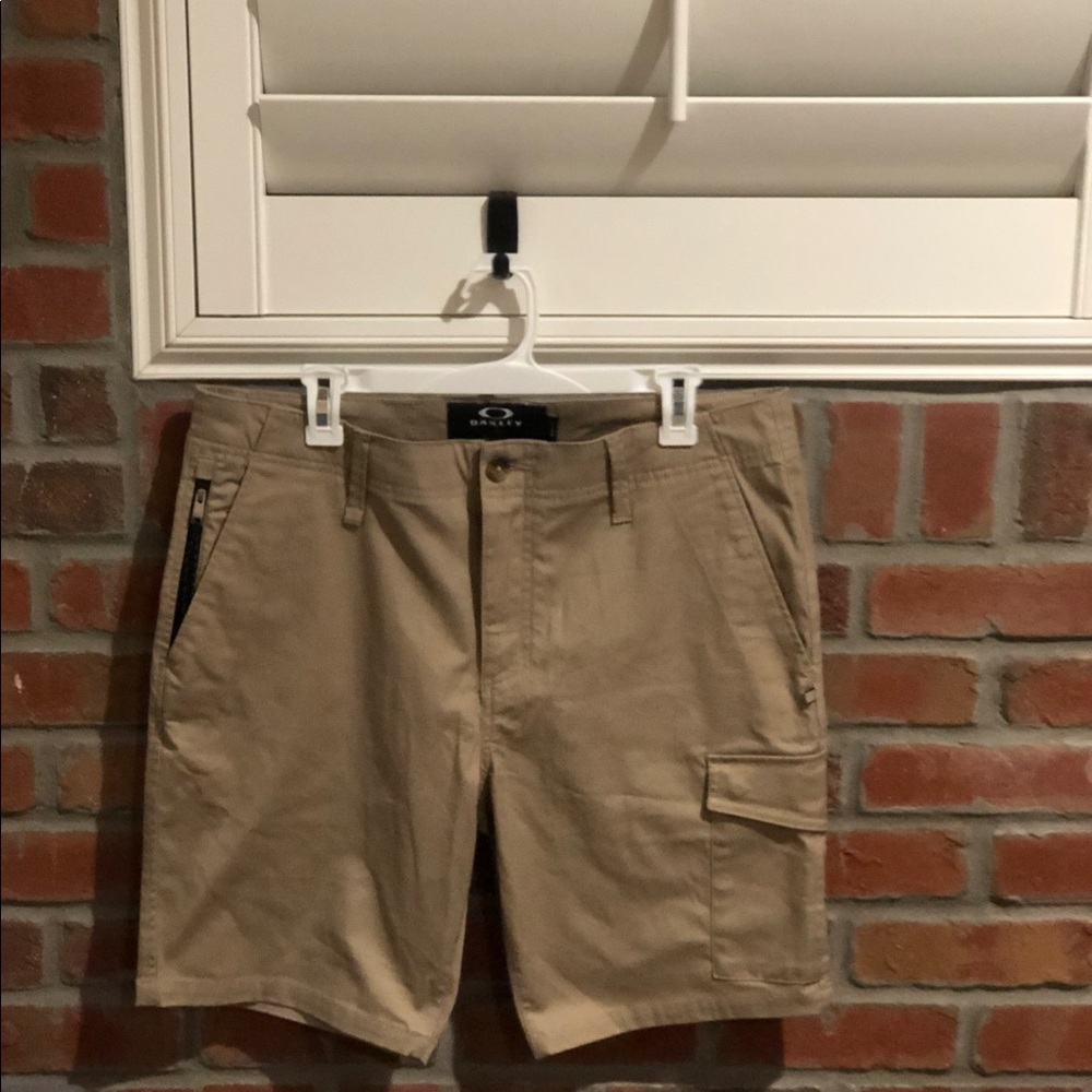 Oakley cargo shorts, like new